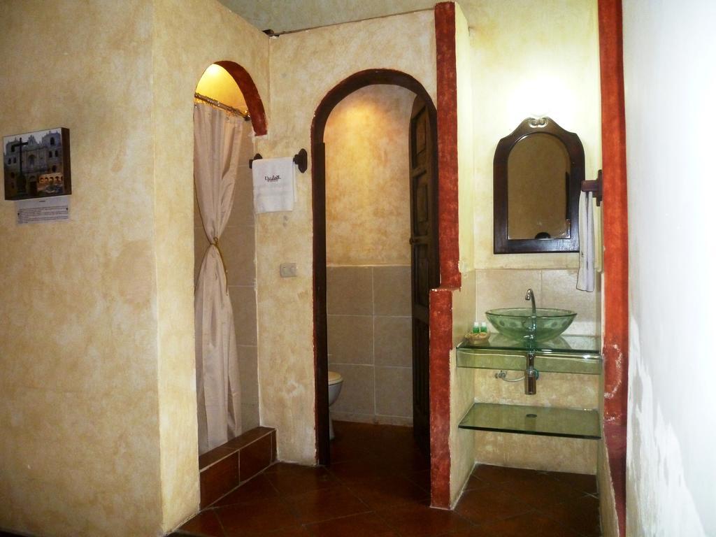Hotel Y Galeria Uxlabil Antigua Rom bilde